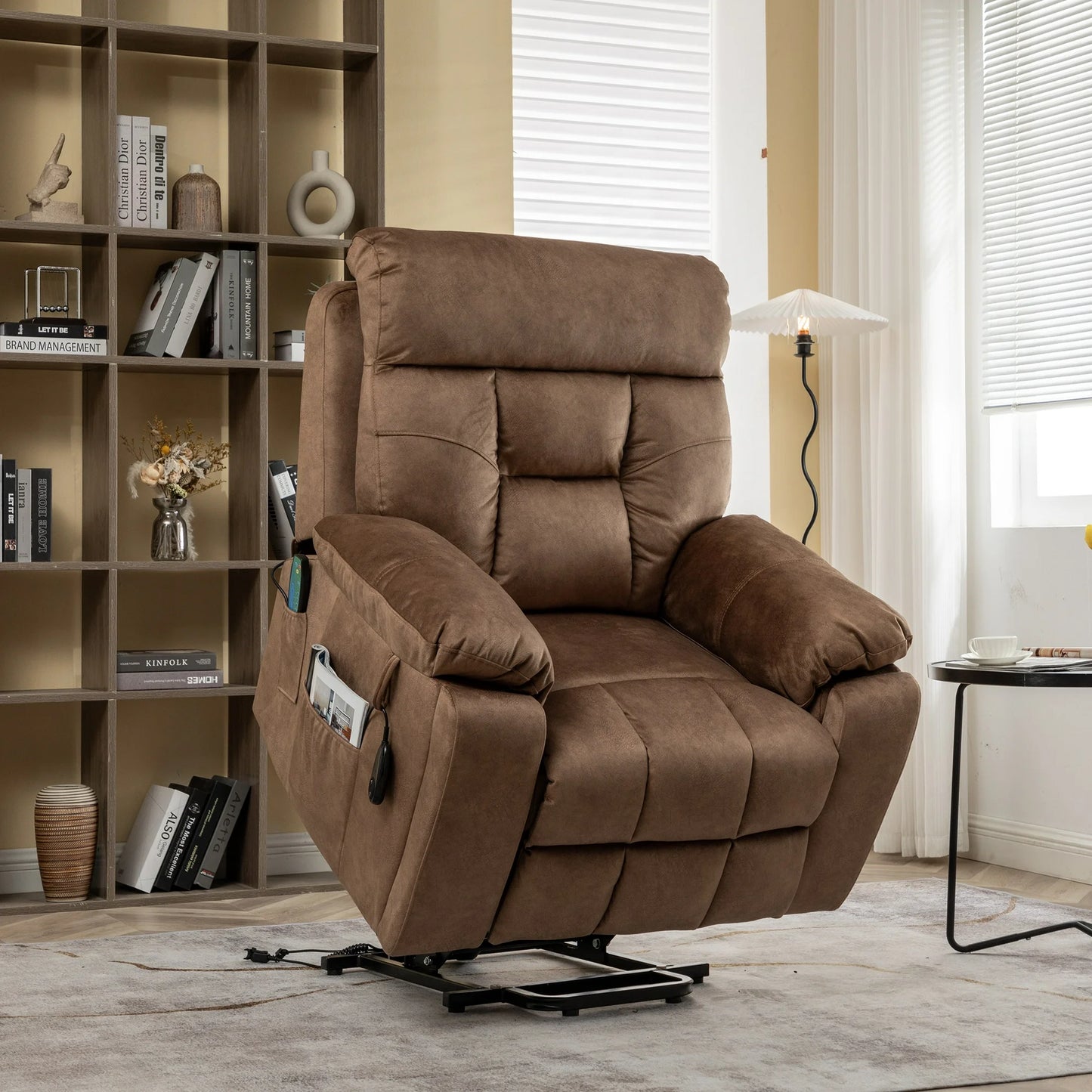 IMKHK Power Lift Recliner Chair for Adults, Oversized Recliner Chair with Massage and Heat for Living Room, Extra Wide Ergonomic Lounge Chair with Hidden Cup Holders and Side Pockets, Light Brown